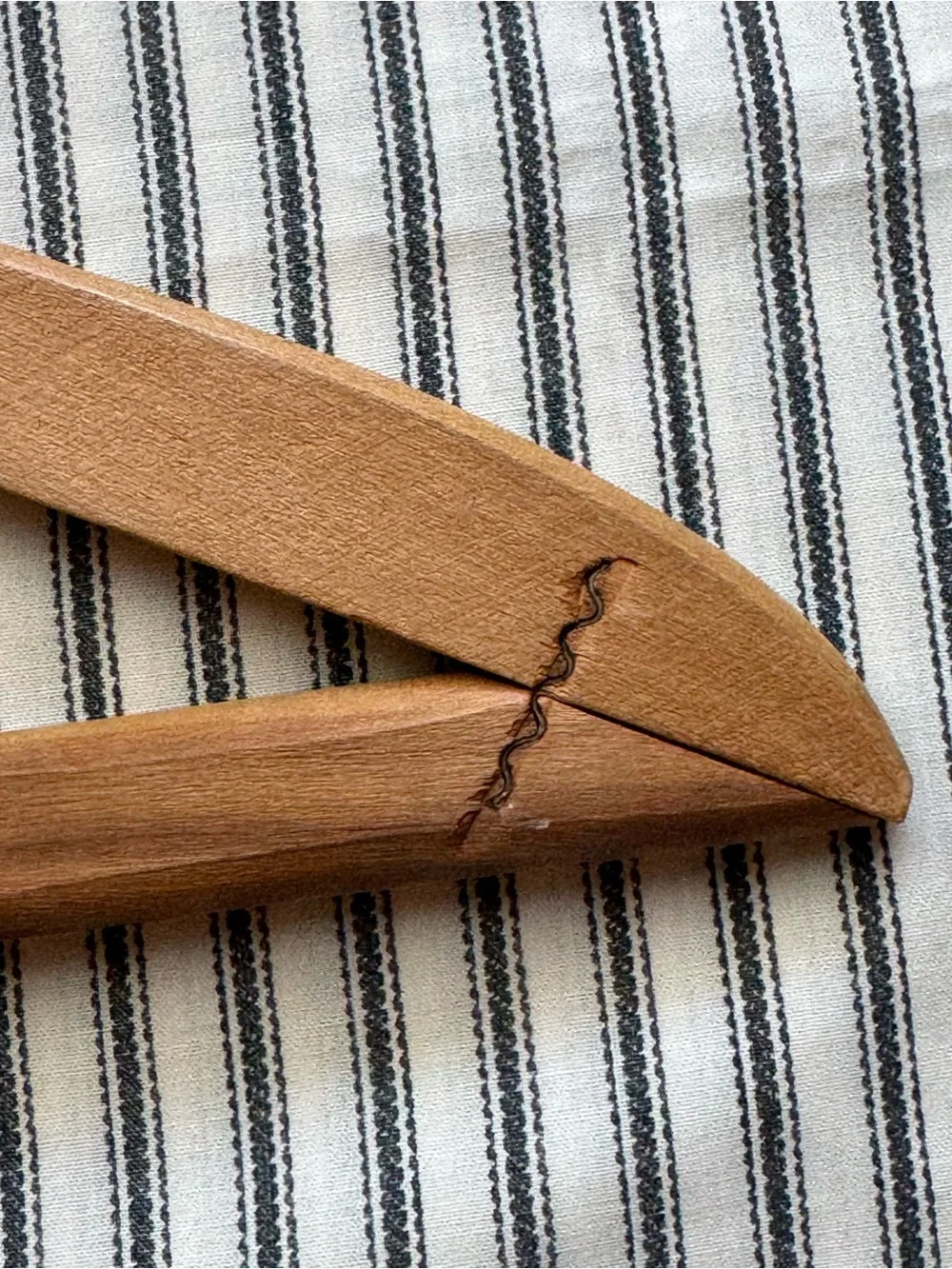Vintage Abbey Victoria Hotel New York Wooden Hanger, 